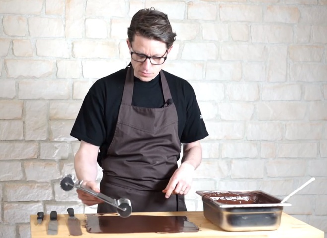 Décoration en chocolat : les minis rubans©ChocoClic.com Décoration en chocolat : les minis rubans©ChocoClic.com