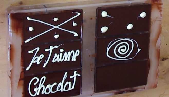 Faire des mini tablettes de chocolat facile à la maison©ChocoClic.com
