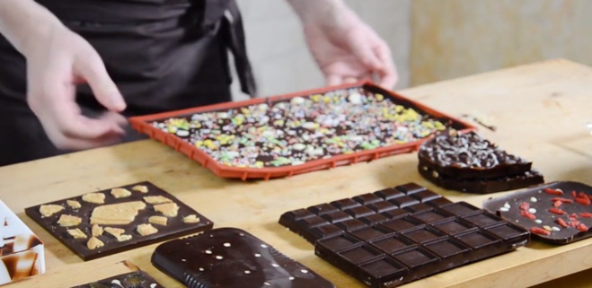 Comment démouler efficacement ses tablettes de chocolat ?©ChocoClic.com Comment démouler efficacement ses tablettes de chocolat ?©ChocoClic.com