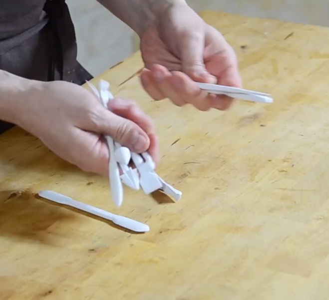 Ustensile : le peigne à chocolat pour faux bois©ChocoClic.com Ustensile : le peigne à chocolat pour faux bois©ChocoClic.com