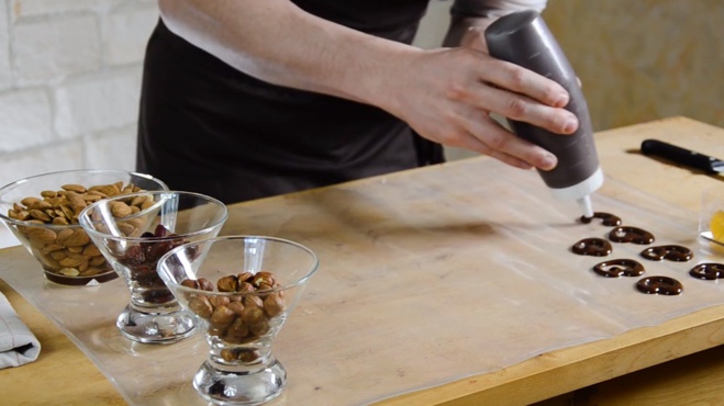 La recette complète des mendiants au chocolat©ChocoClic.com La recette complète des mendiants au chocolat©ChocoClic.com