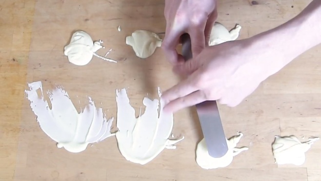 La base du bouquet de mariage, les flammes blanches©ChocoClic.com La base du bouquet de mariage, les flammes blanches©ChocoClic.com