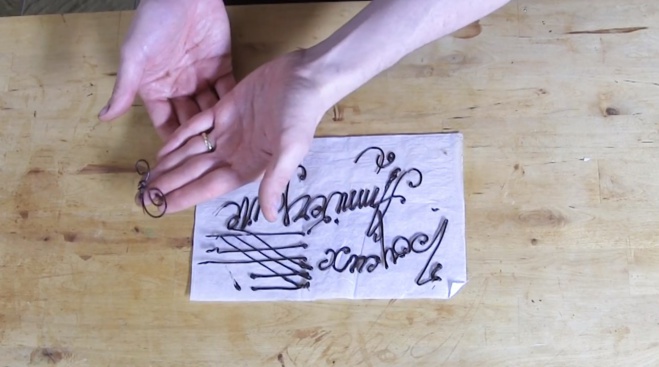 Technique de démoulage pour Joyeux Anniversaire©ChocoClic.com Technique de démoulage pour Joyeux Anniversaire©ChocoClic.com