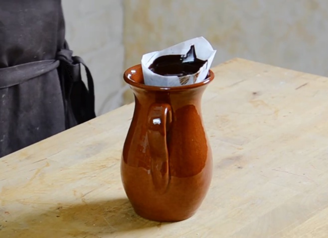 La technique de réalisation des copeaux chocolat©ChocoClic.com La technique de réalisation des copeaux chocolat©ChocoClic.com