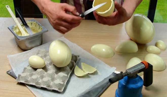 Comment réaliser des YEUX EN CHOCOLAT©ChocoClic.com Comment réaliser des YEUX EN CHOCOLAT©ChocoClic.com