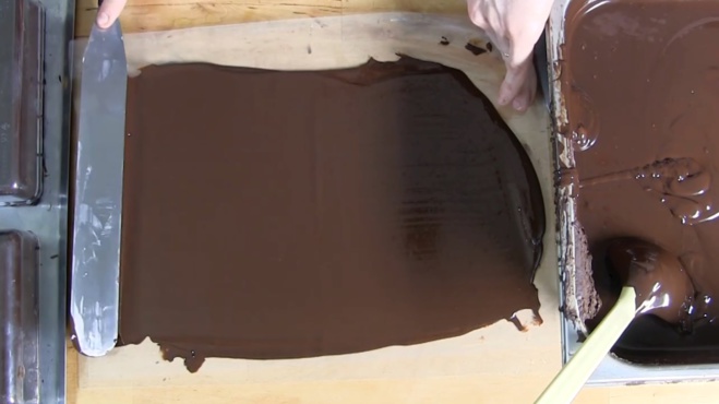 Réaliser des couvercles en chocolats pour vos coffrets©ChocoClic.com