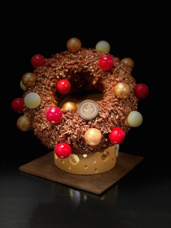 La couronne aux épices de Noël du Chef Pâtissier du Lutetia, Nicolas Guercio, sa bûche de Noël 2020