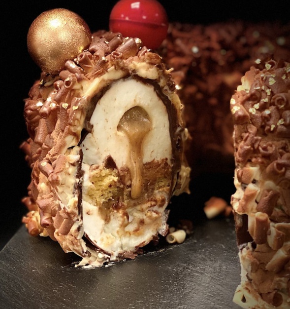 La couronne aux épices de Noël du Chef Pâtissier du Lutetia, Nicolas Guercio, sa bûche de Noël 2020