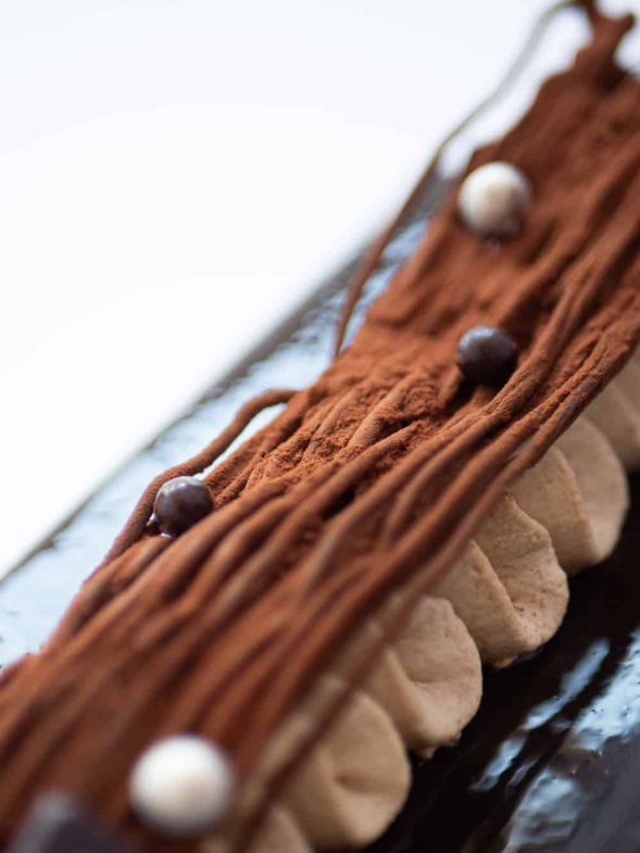 La bûche de Noël brut de chocolat du chocolatier Pierre Chauvet La bûche de Noël brut de chocolat du chocolatier Pierre Chauvet