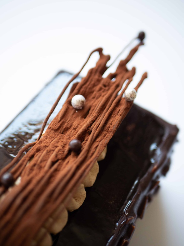 La bûche de Noël brut de chocolat du chocolatier Pierre Chauvet La bûche de Noël brut de chocolat du chocolatier Pierre Chauvet