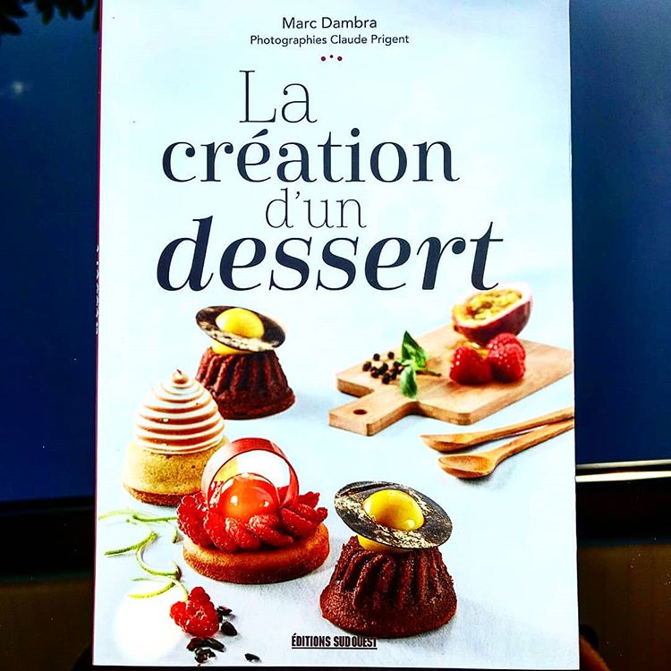 Un livre de pâtisserie haute en saveurs et en couleurs.