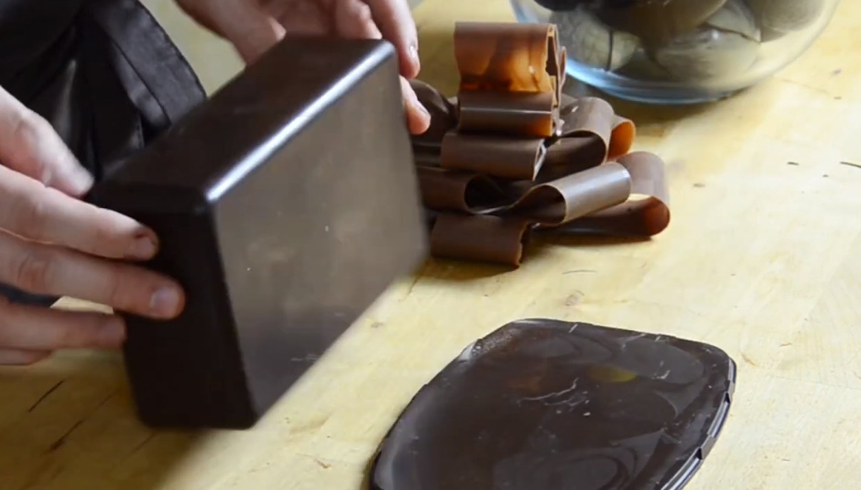La fabrication d'un coffret magique en chocolat©ChocoClic.com
