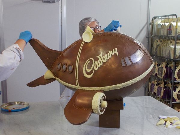 La fabrication de l'avion en Chocolat de Cadbury© Cadbury World