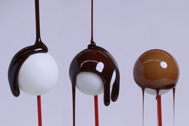 Chocolat recouvrant des boules©Melanie Gonick-MIT News