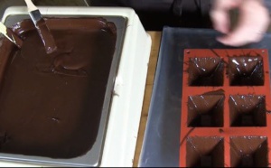 Utiliser un moule à chocolat en silicone facile à démouler