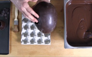 Montage d'une poule en chocolat ! 🍫