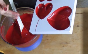 Le moulage d'un cœur rouge VIF en chocolat