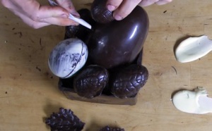 Création du montage d'une boîte en chocolat