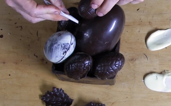 Création du montage d'une boîte en chocolat