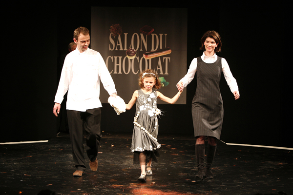 La petite Victoria au Défilé du 13ème Salon du Chocolat 2007